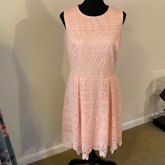 Sleeveless mini dress with lace patterned - Picture 3 of 7
